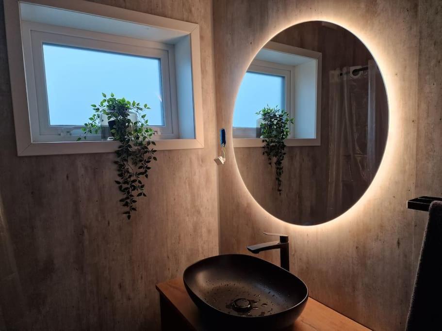 Apartmán New Flat With Hot Tub - No1 Oyndarfjordur Exteriér fotografie